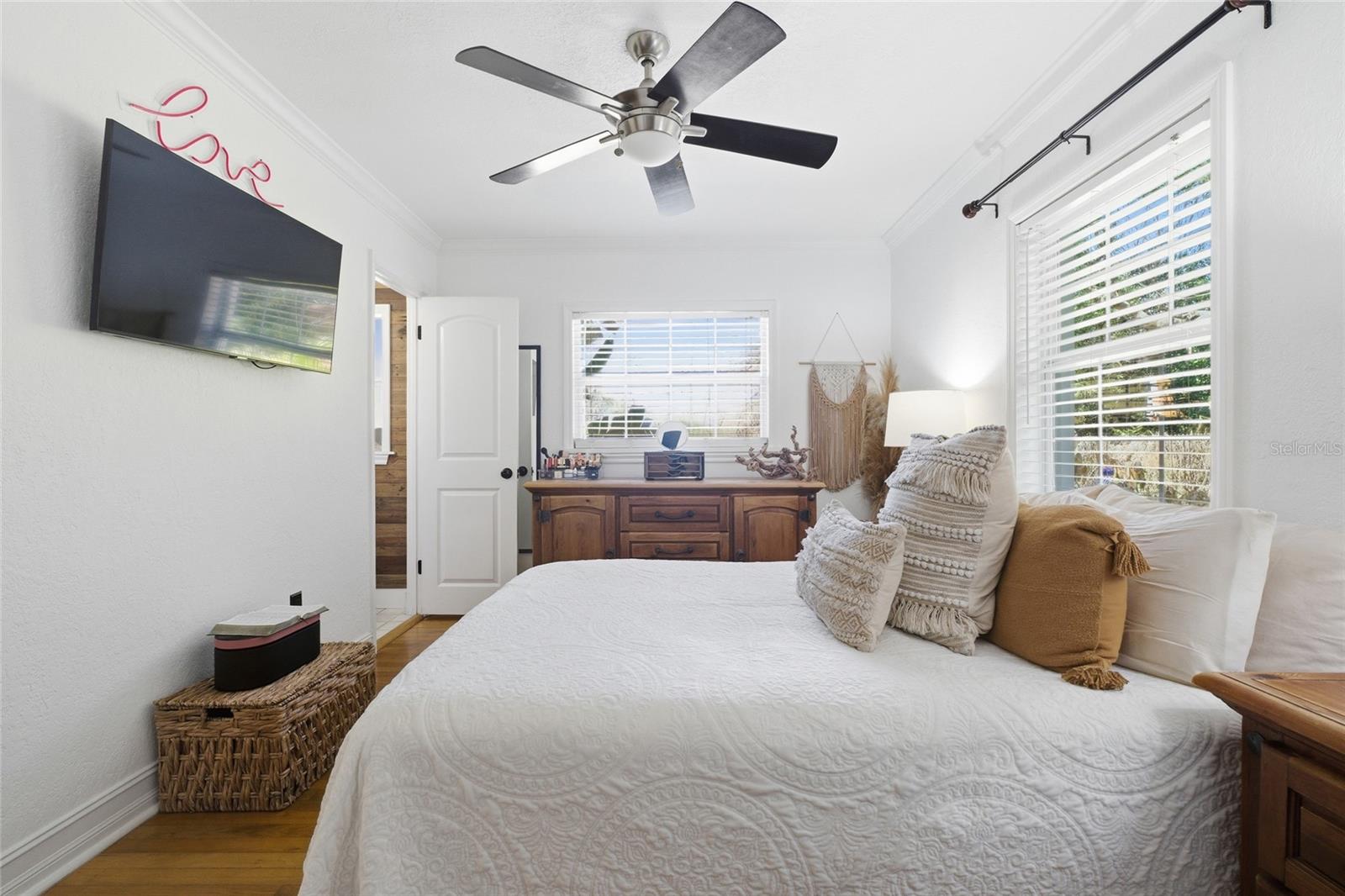 Image 20 of 68 For 1927 Eland Avenue