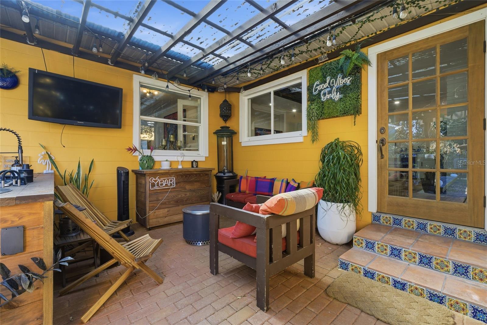 Image 29 of 68 For 1927 Eland Avenue