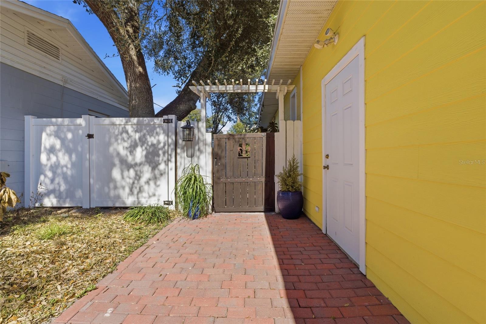 Image 35 of 68 For 1927 Eland Avenue