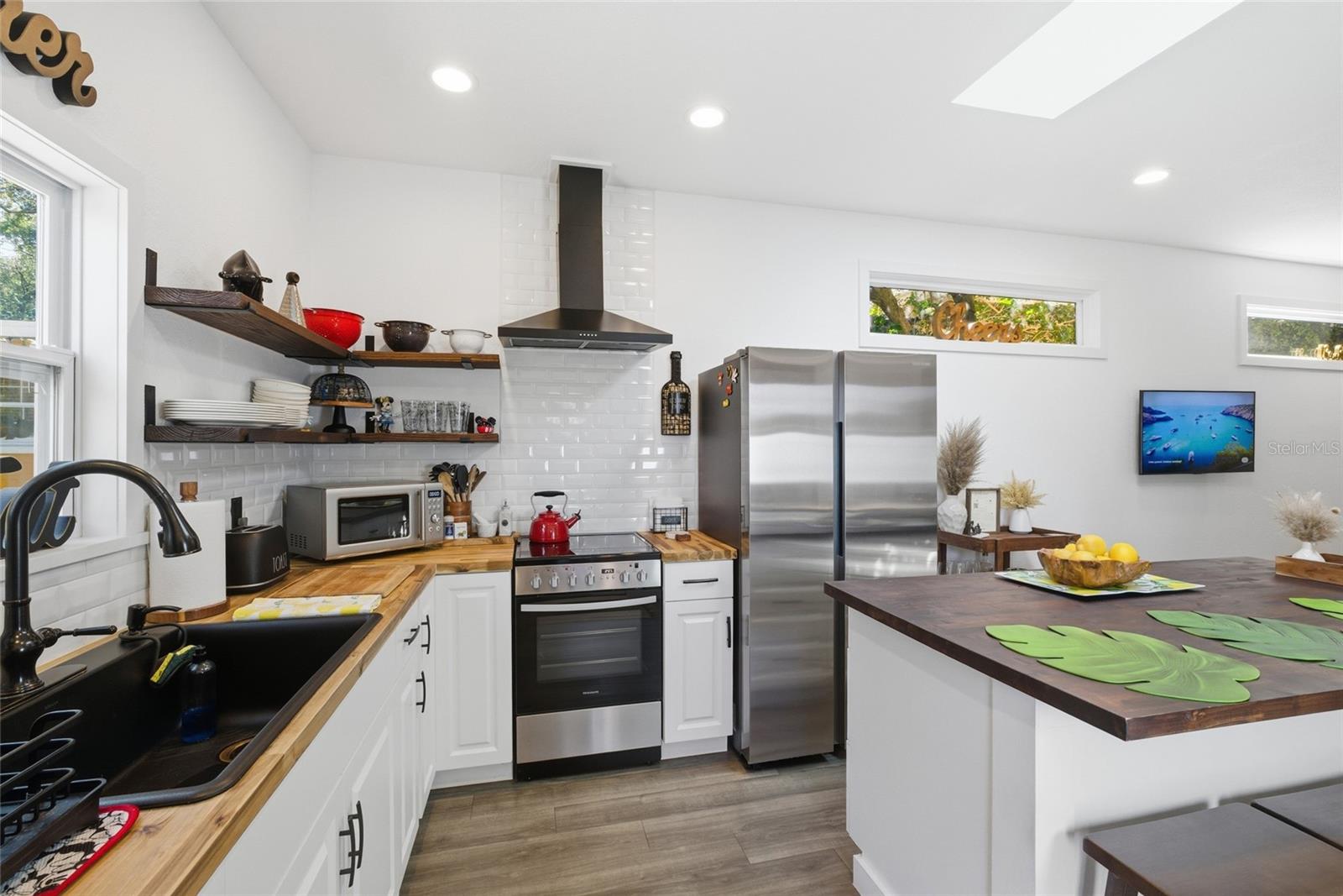 Image 46 of 68 For 1927 Eland Avenue