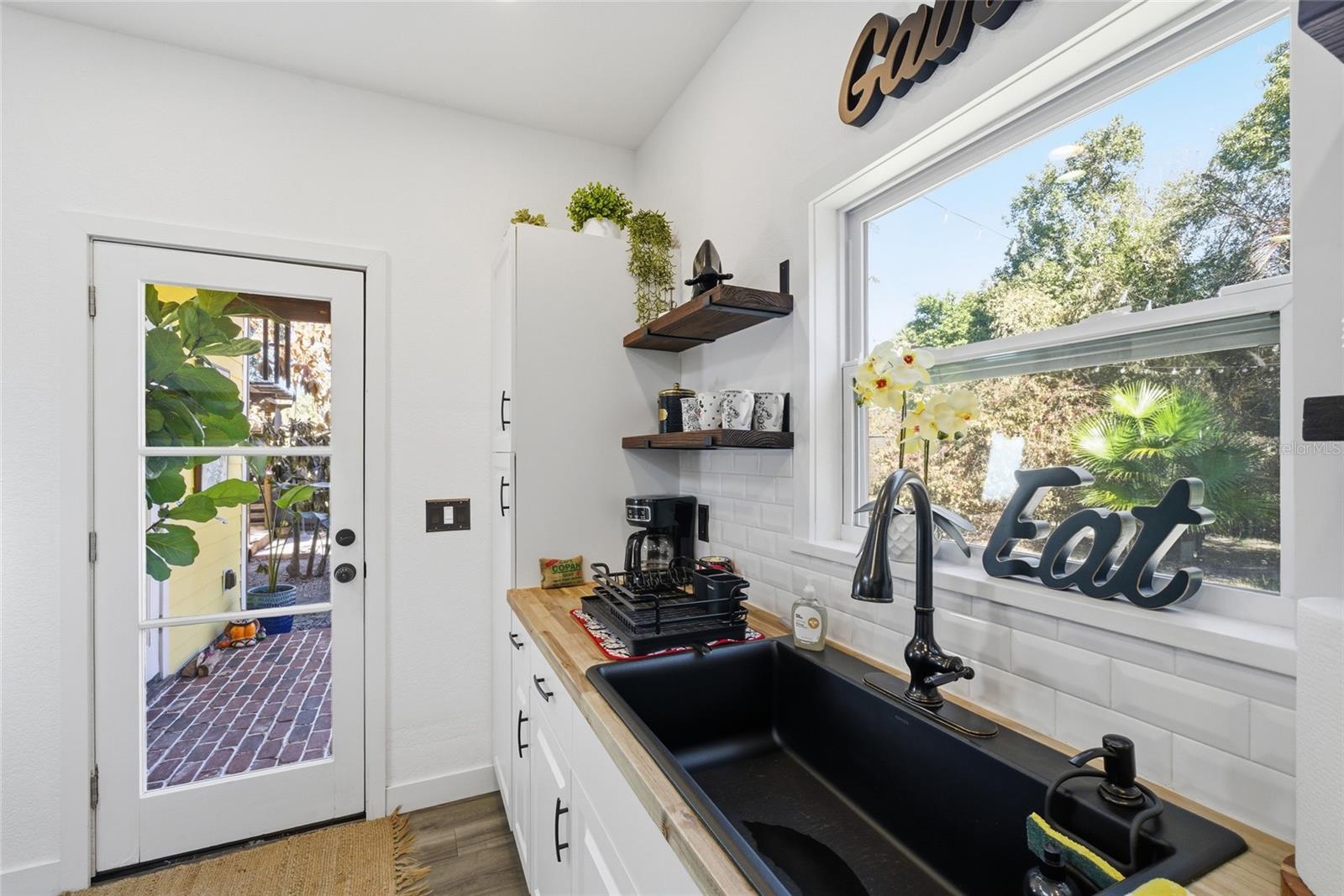 Image 47 of 68 For 1927 Eland Avenue