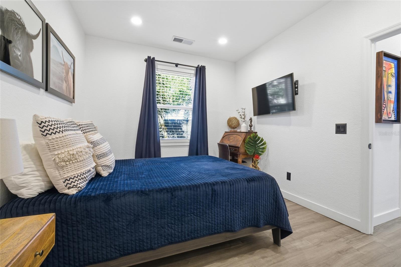 Image 49 of 68 For 1927 Eland Avenue