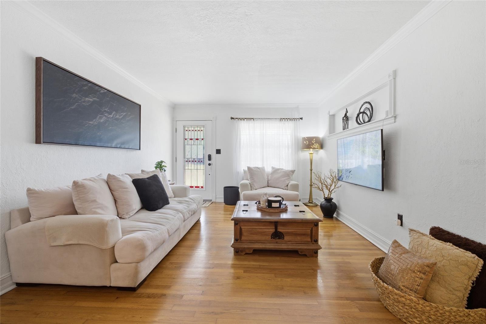 Image 7 of 68 For 1927 Eland Avenue