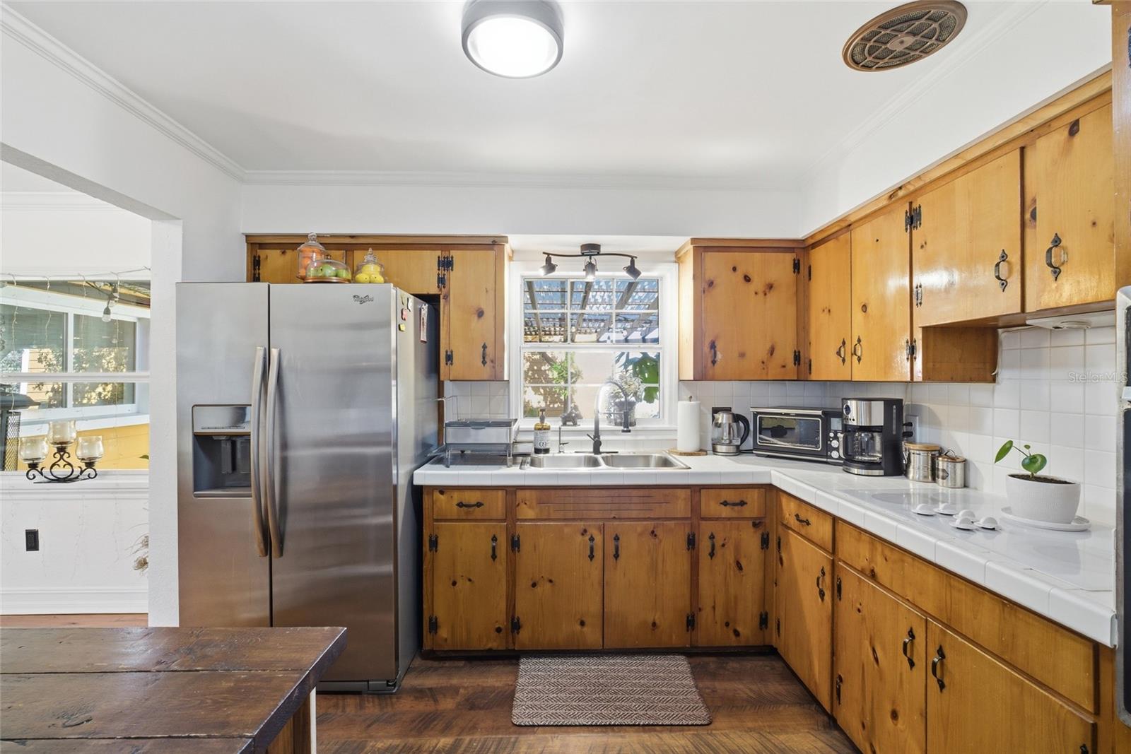 Image 9 of 68 For 1927 Eland Avenue