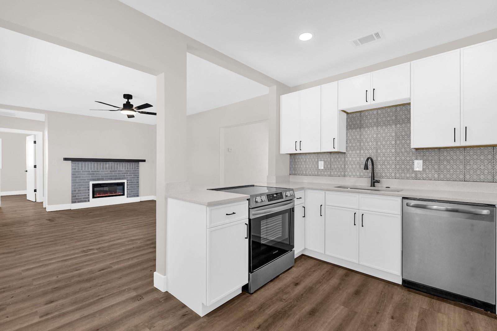 Image 6 of 22 For 821 Pinedale Avenue