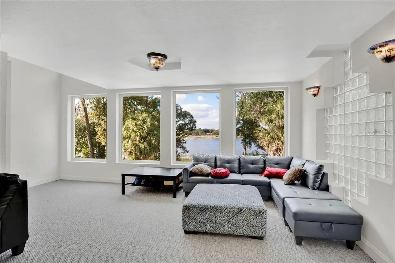 Image 9 of 48 For 9 Stone Gate N