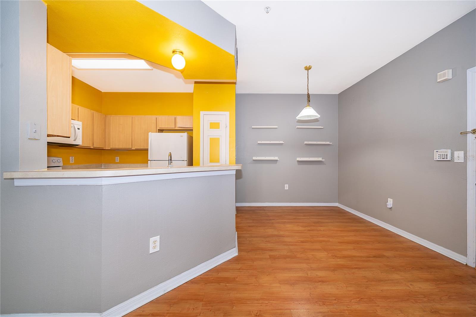 Image 6 of 24 For 2015 Erving Circle 201