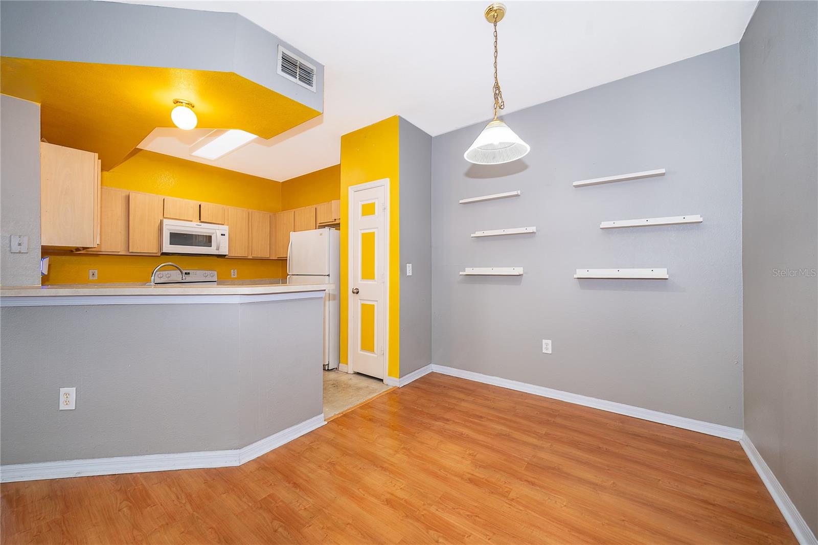 Image 7 of 24 For 2015 Erving Circle 201