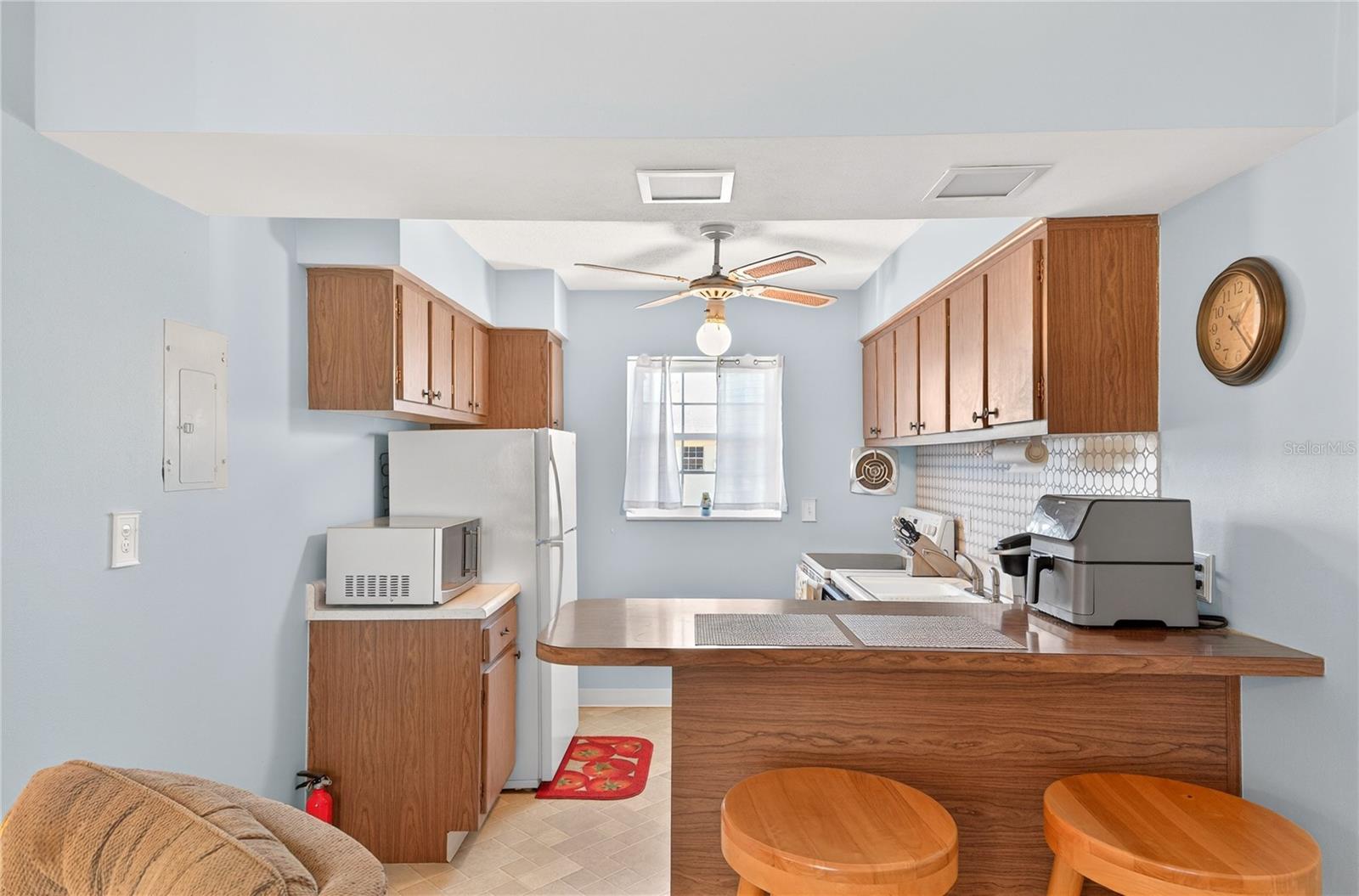 Image 12 of 35 For 5505 Hernandes Dr  240