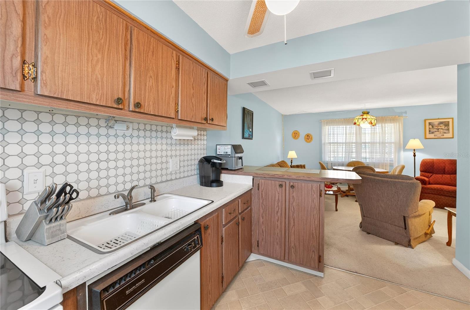 Image 13 of 35 For 5505 Hernandes Dr  240