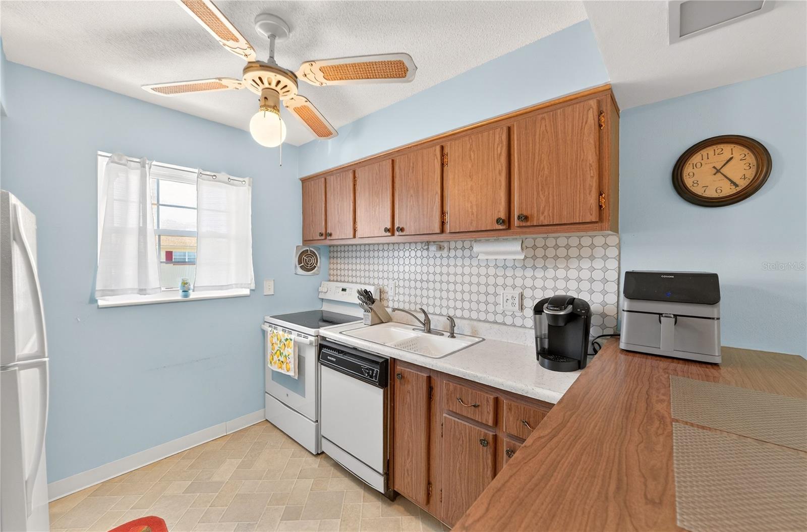 Image 14 of 35 For 5505 Hernandes Dr  240