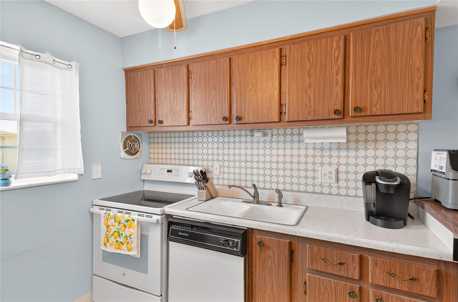 Image 15 of 35 For 5505 Hernandes Dr  240