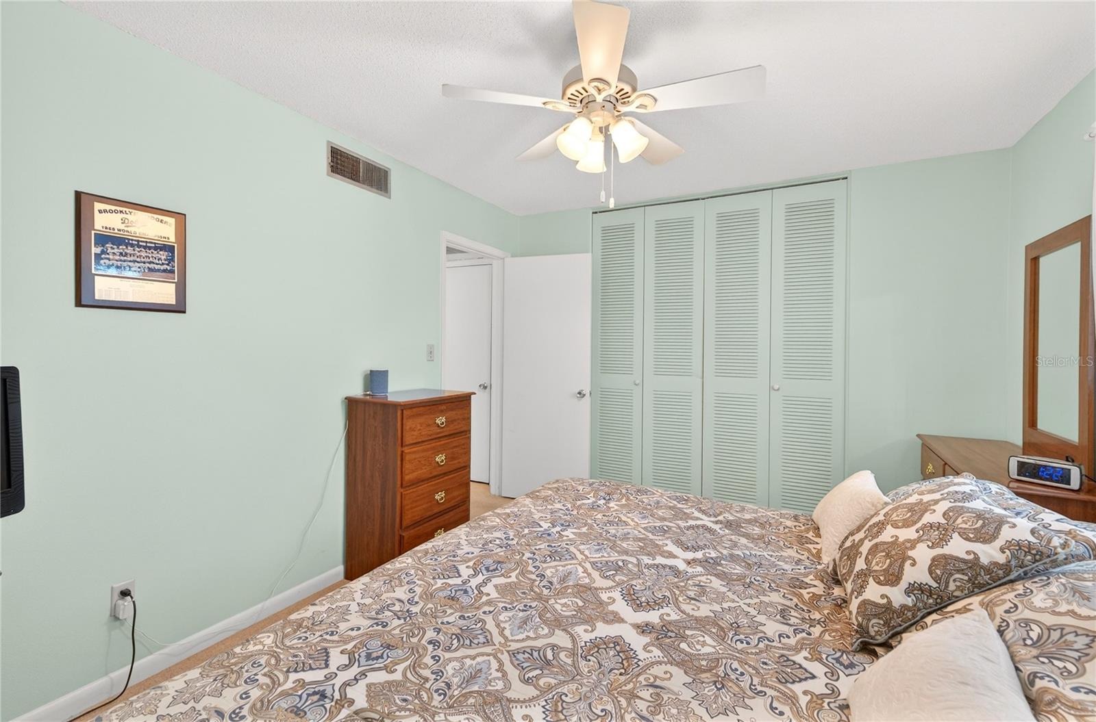 Image 20 of 35 For 5505 Hernandes Dr  240