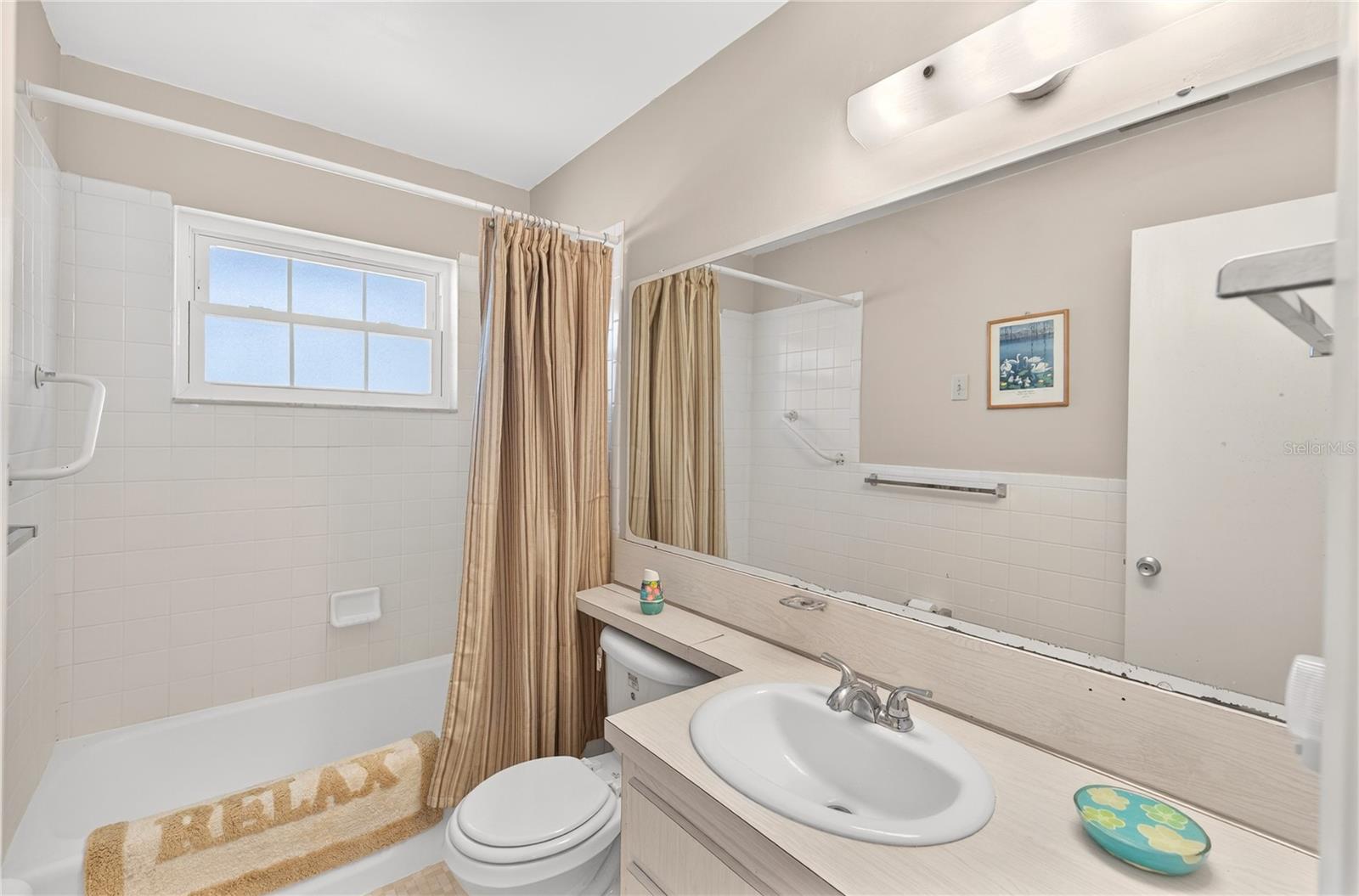 Image 23 of 35 For 5505 Hernandes Dr  240