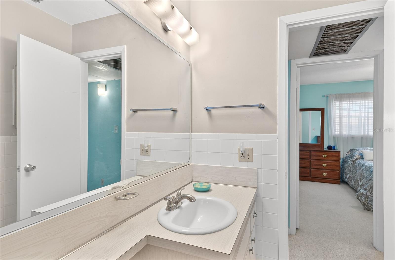 Image 24 of 35 For 5505 Hernandes Dr  240