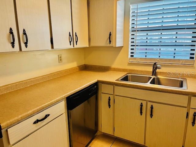 Image 5 of 32 For 625 Halifax Avenue 9