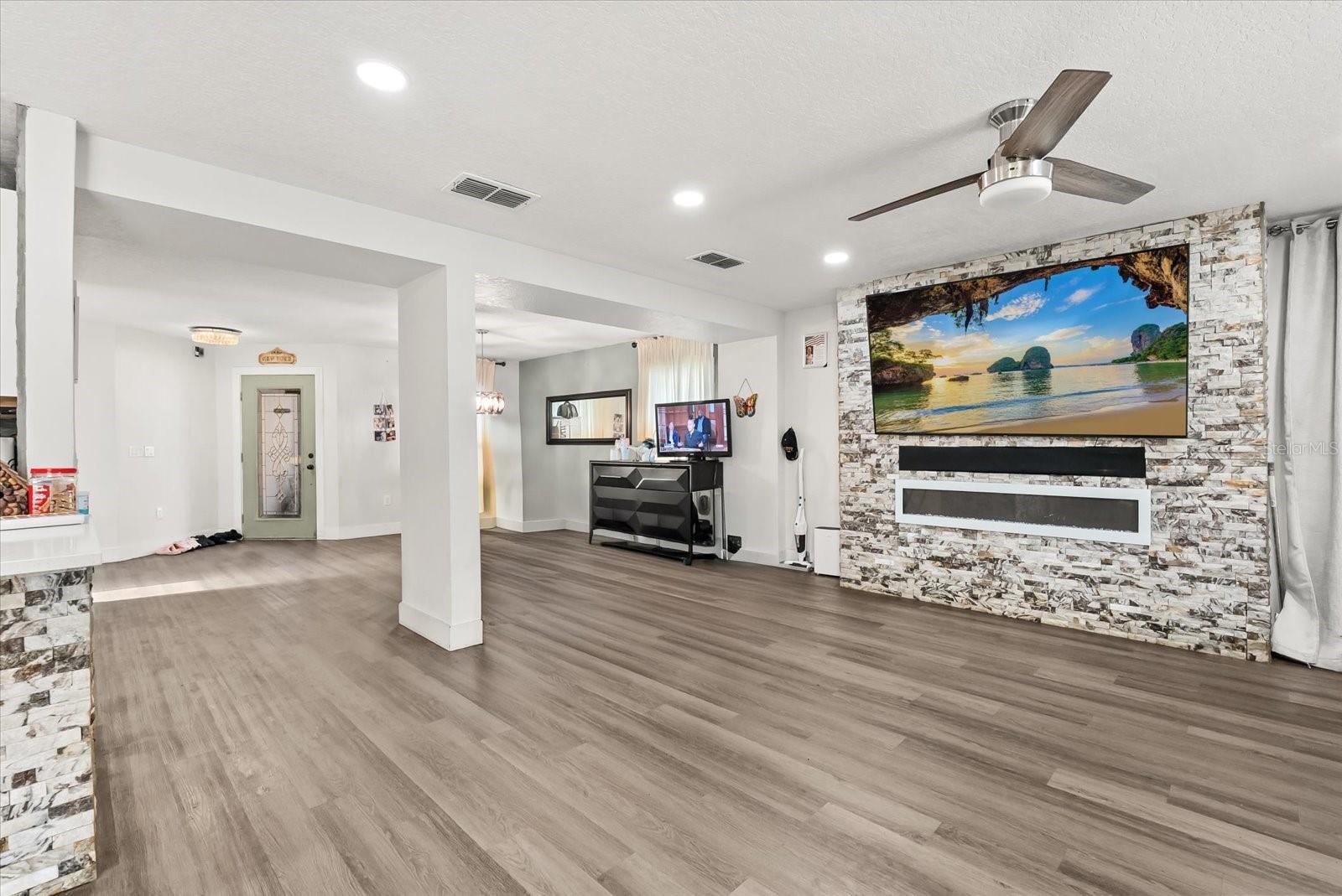 Image 4 of 37 For 306 Rona Lane