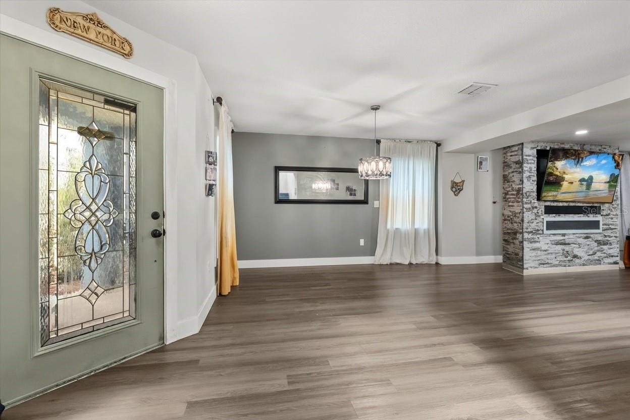 Image 5 of 37 For 306 Rona Lane