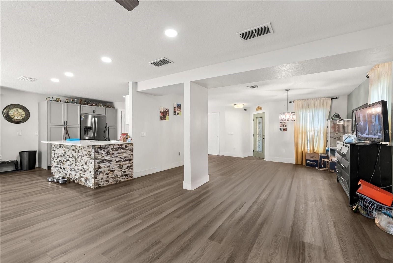 Image 7 of 37 For 306 Rona Lane