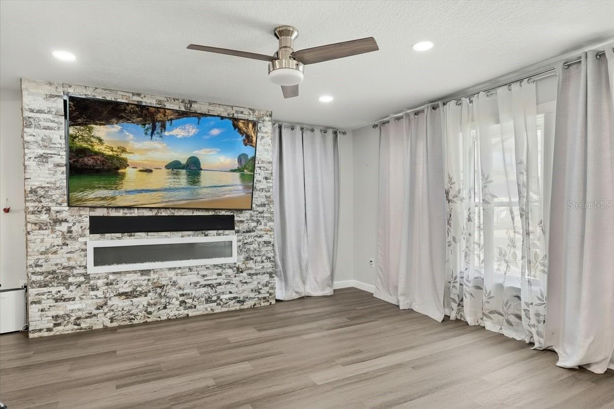 Image 8 of 37 For 306 Rona Lane