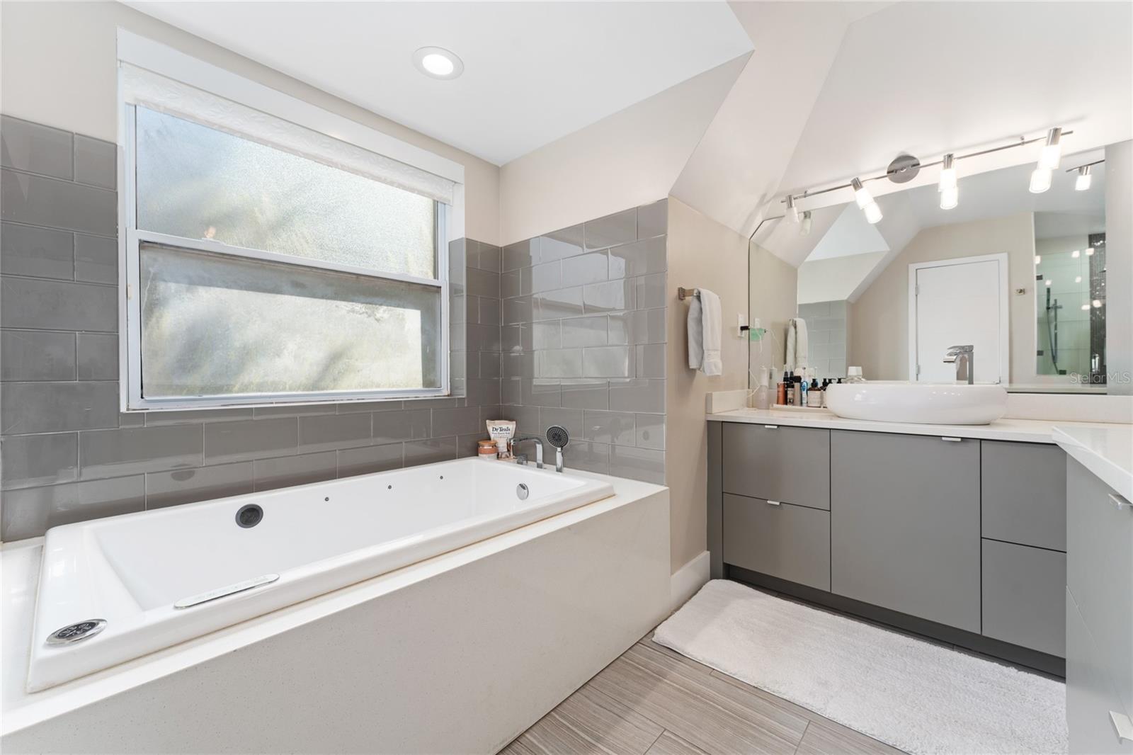 Image 35 of 57 For 606 6th Avenue