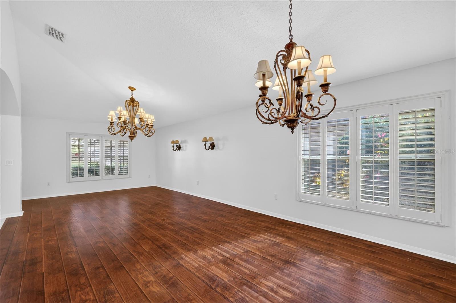 Image 12 of 49 For 729 Strihal Loop