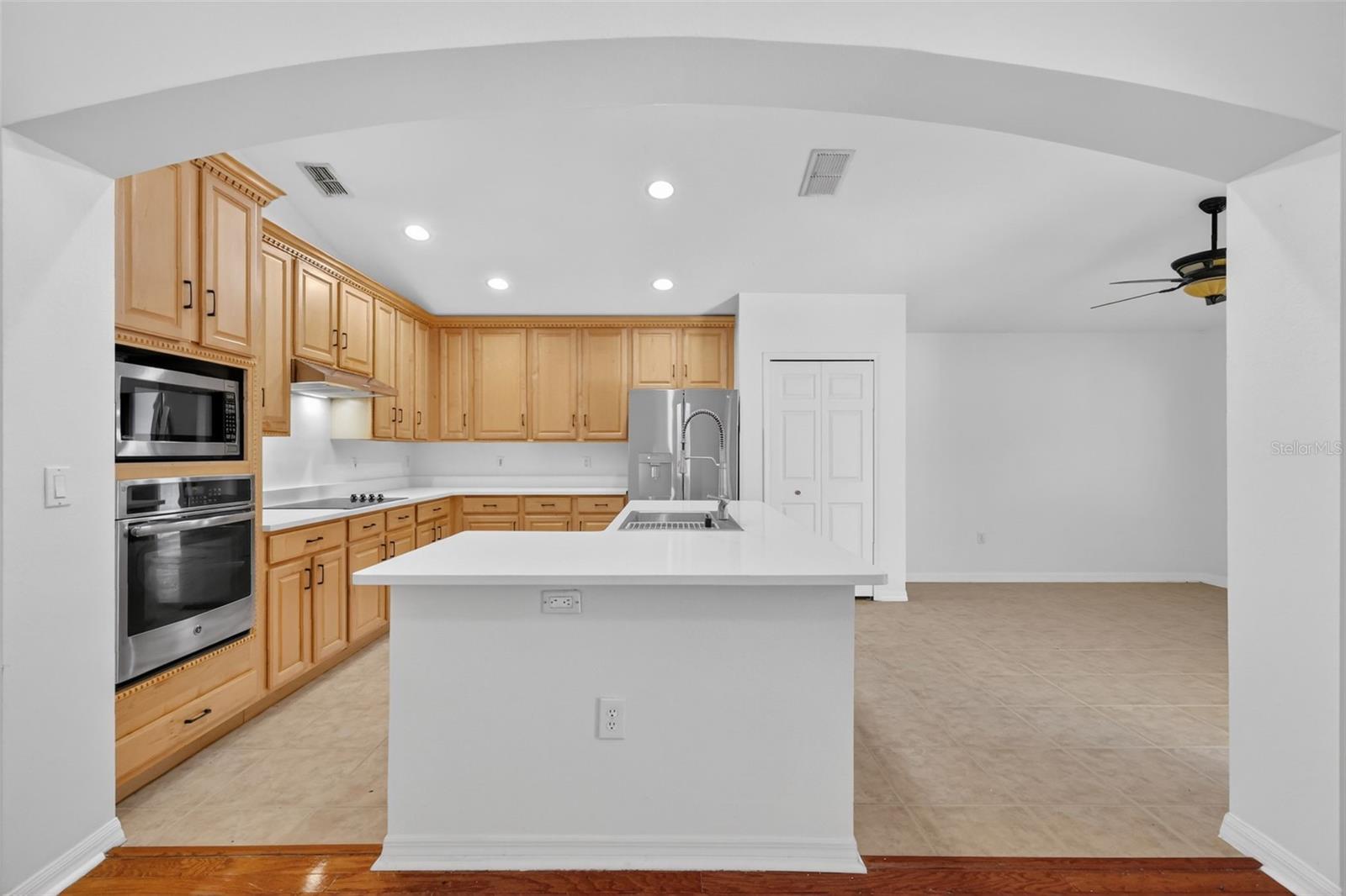 Image 19 of 49 For 729 Strihal Loop