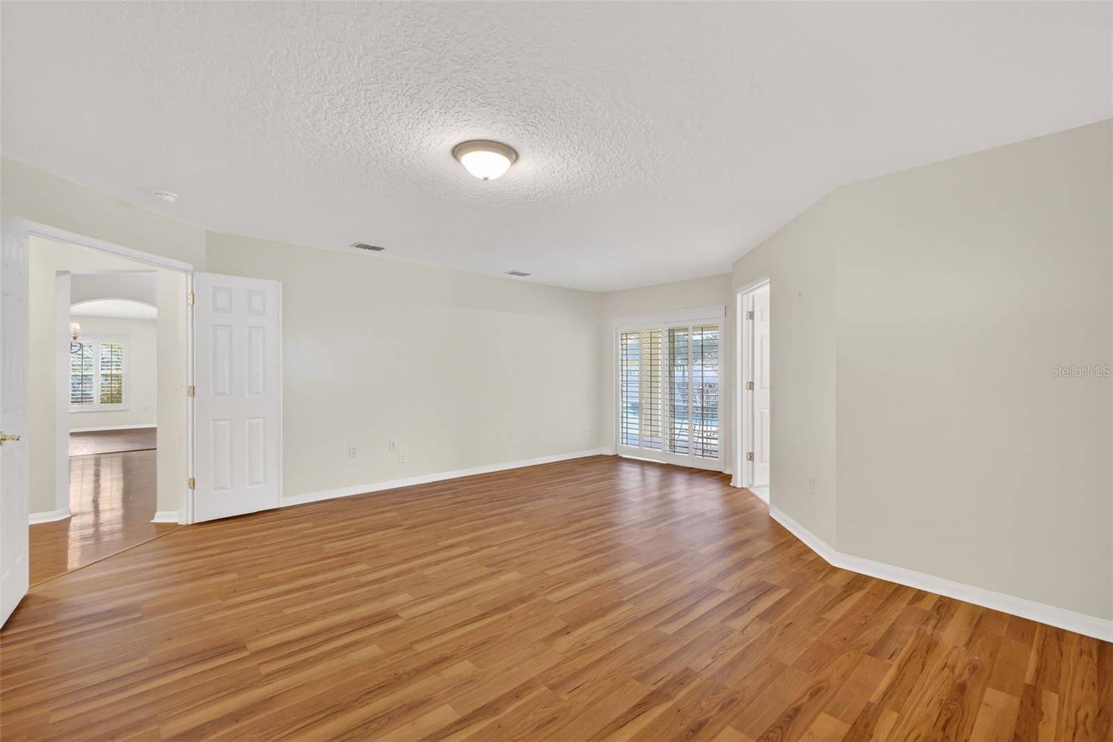 Image 27 of 49 For 729 Strihal Loop