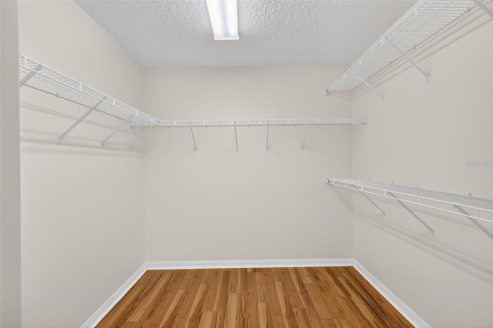 Image 28 of 49 For 729 Strihal Loop