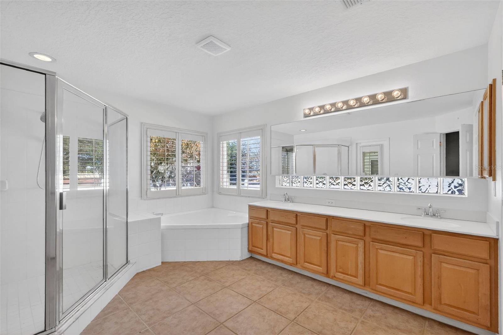 Image 29 of 49 For 729 Strihal Loop