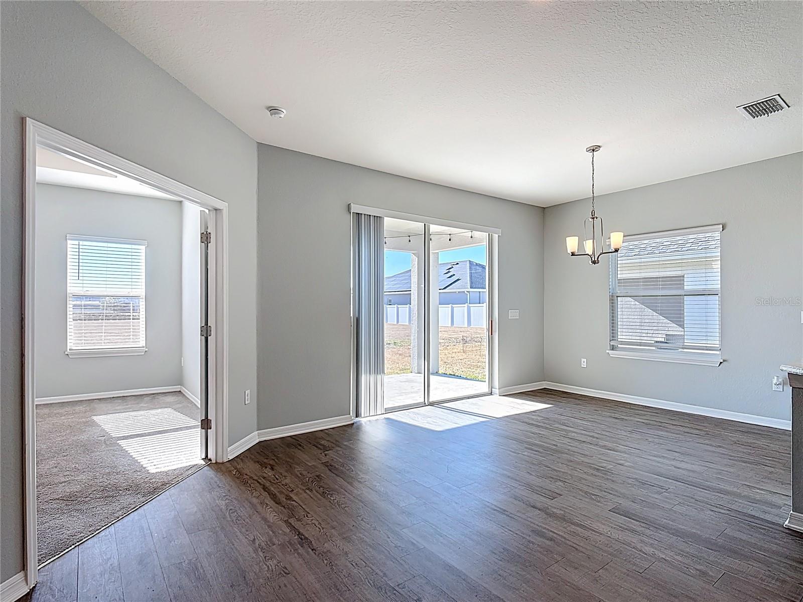 Image 13 of 49 For 840 Sydney Street