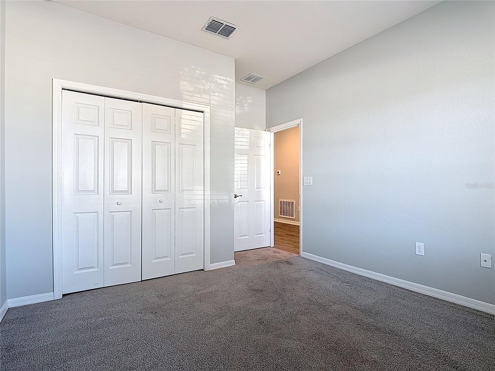 Image 16 of 49 For 840 Sydney Street