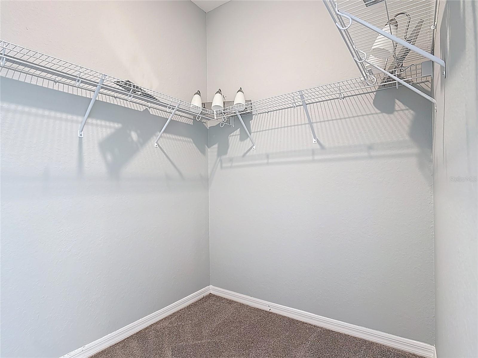 Image 22 of 49 For 840 Sydney Street