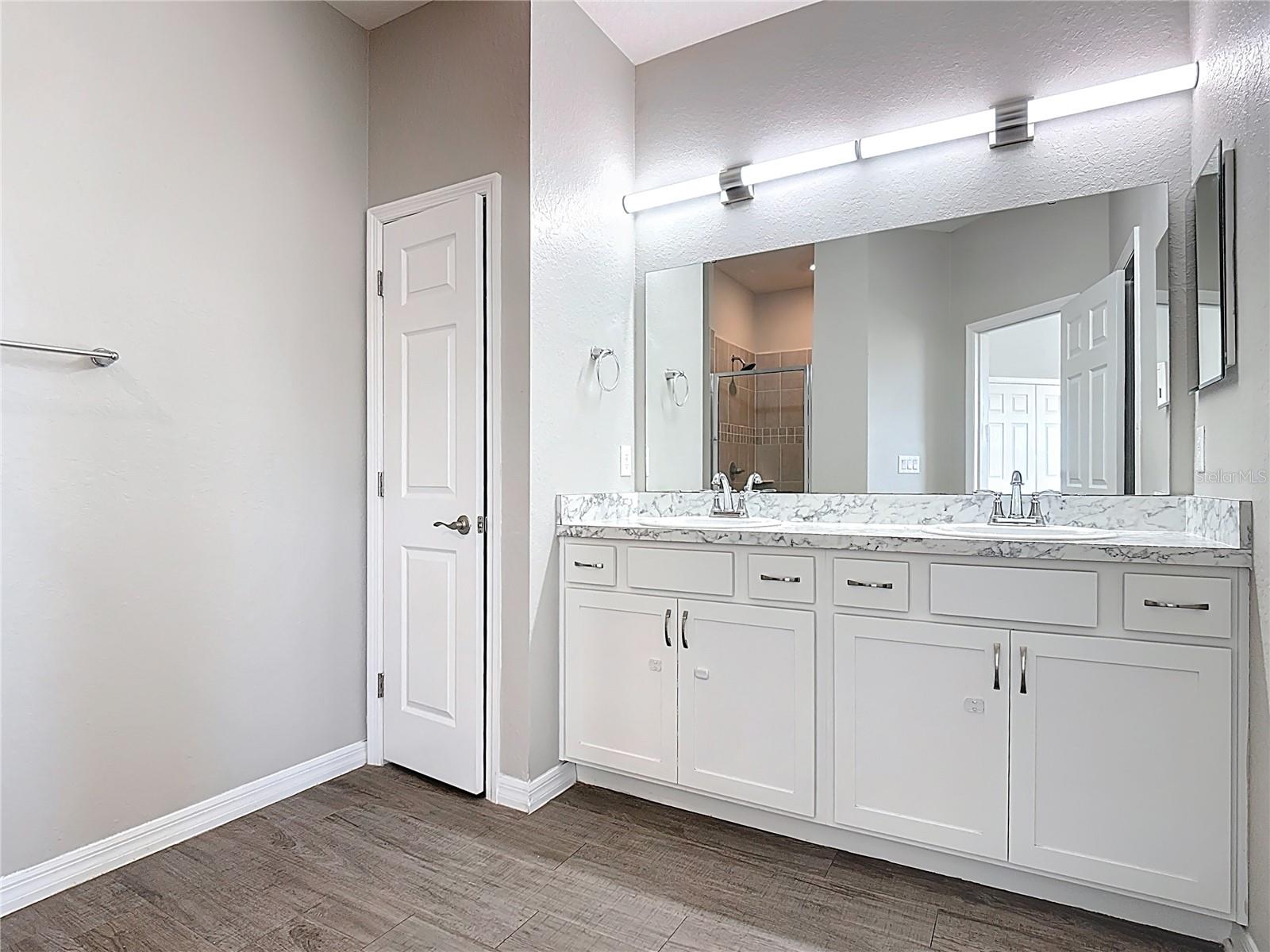 Image 23 of 49 For 840 Sydney Street