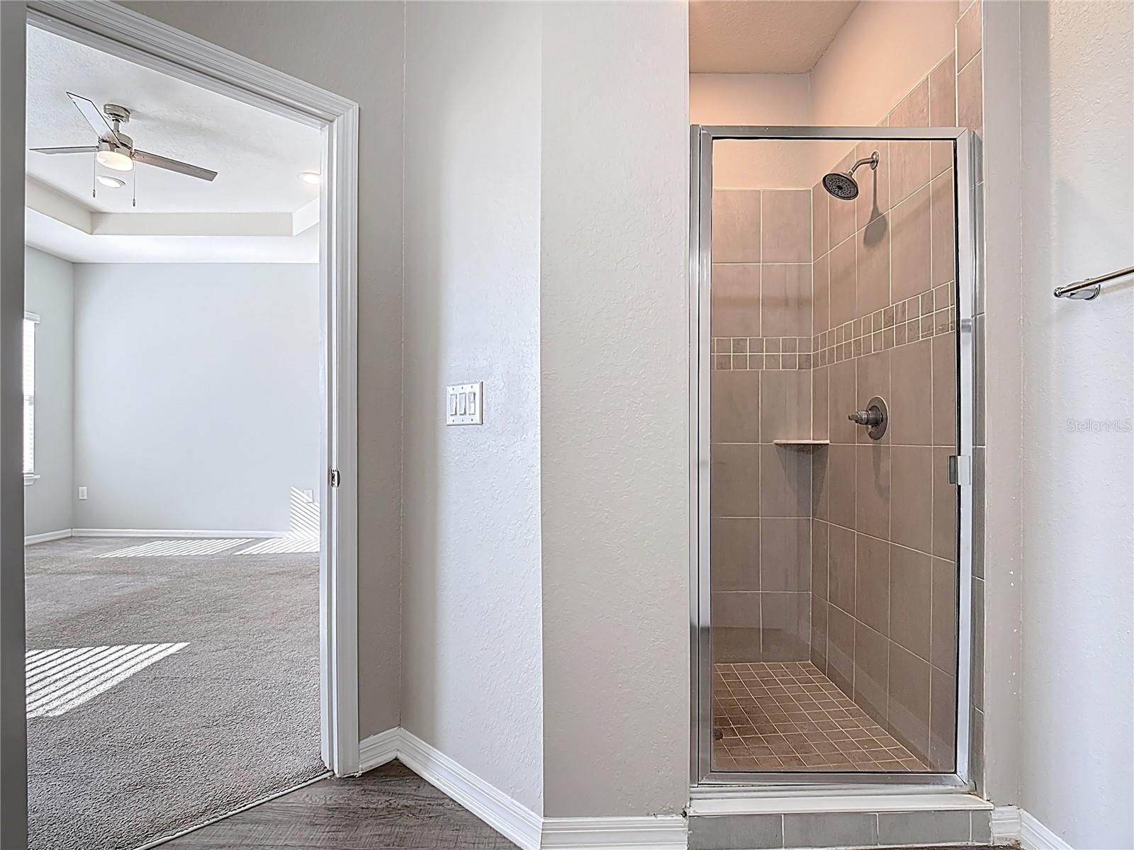 Image 24 of 49 For 840 Sydney Street