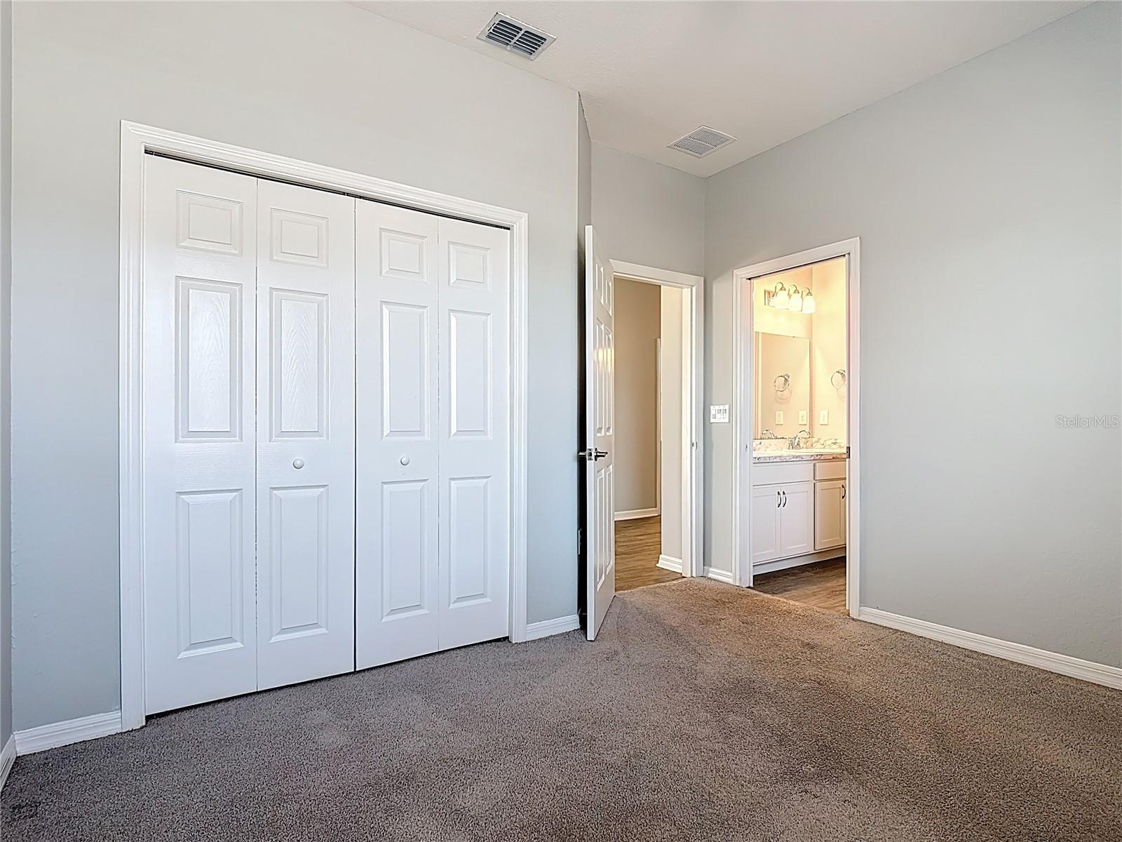 Image 26 of 49 For 840 Sydney Street