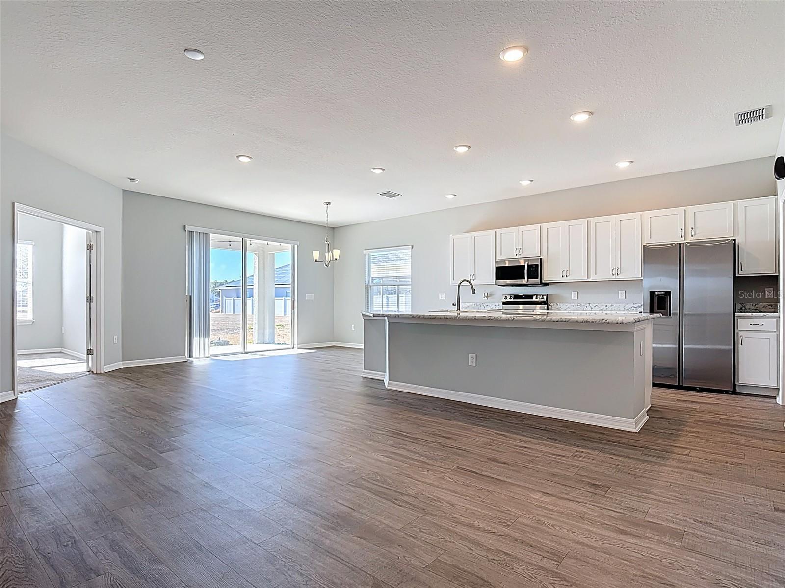 Image 3 of 49 For 840 Sydney Street