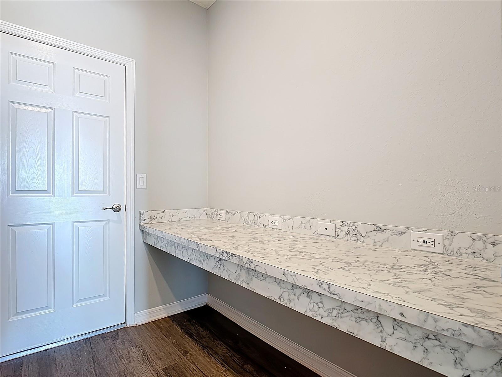 Image 31 of 49 For 840 Sydney Street