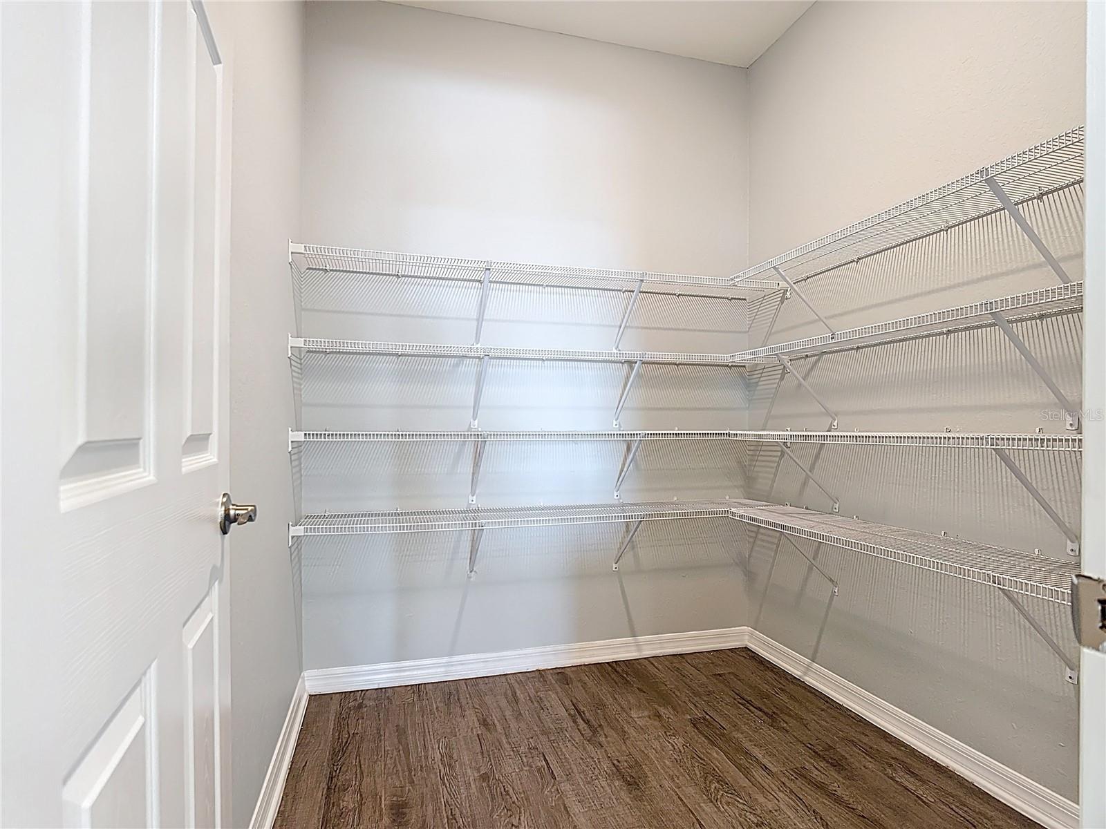 Image 32 of 49 For 840 Sydney Street