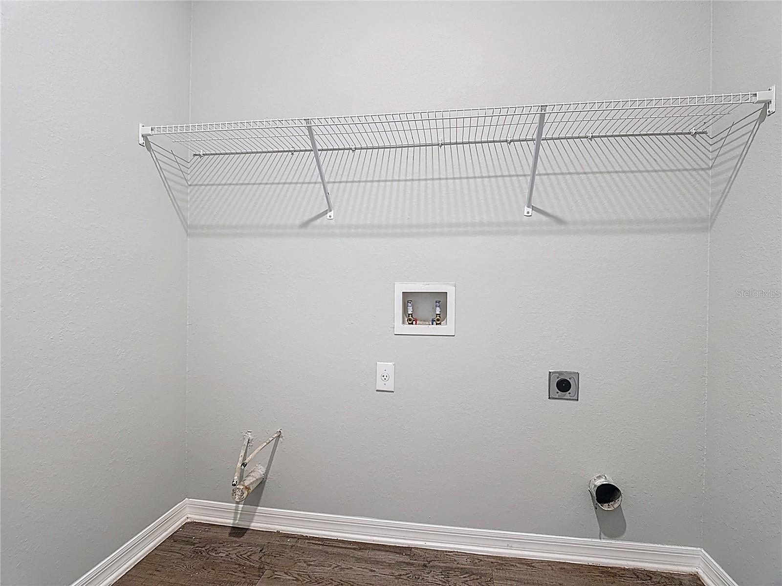 Image 33 of 49 For 840 Sydney Street