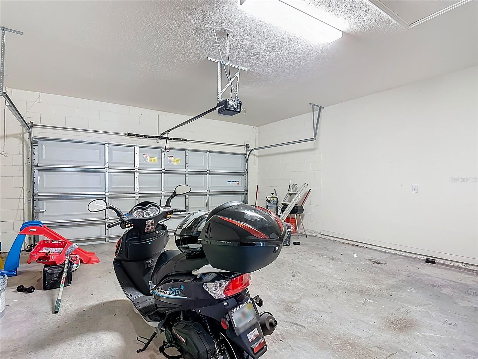 Image 34 of 49 For 840 Sydney Street