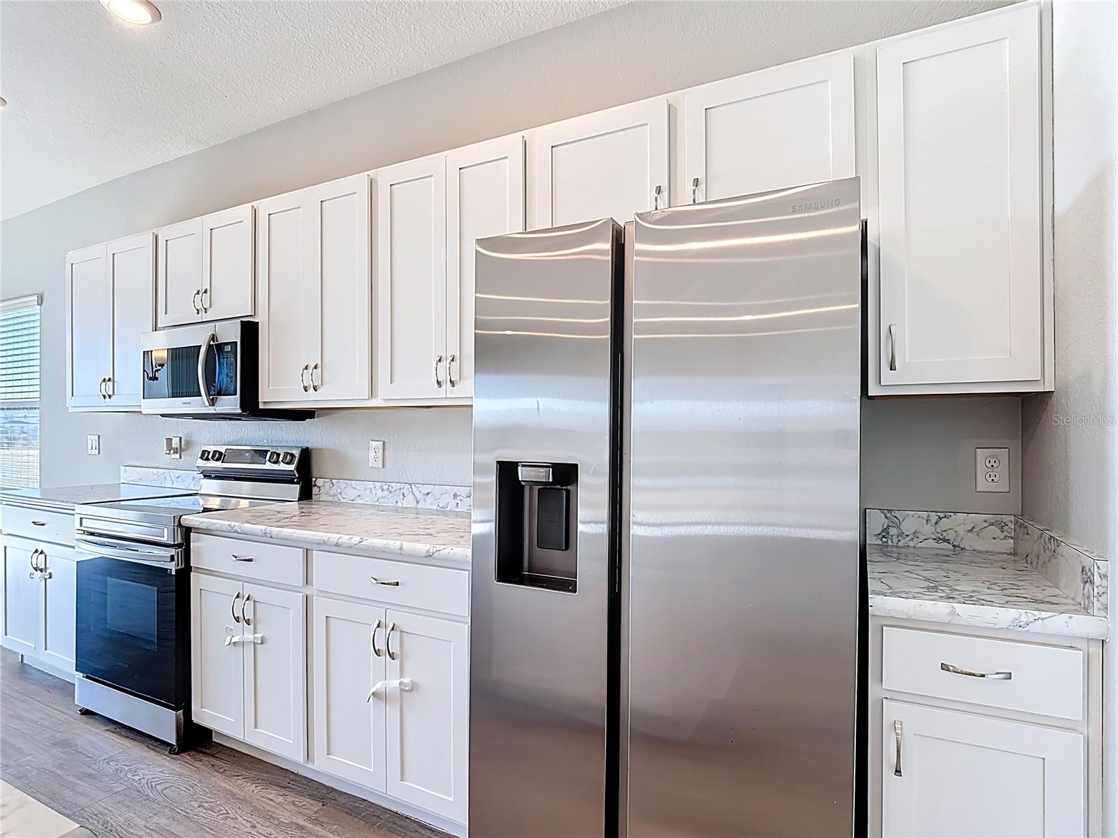 Image 7 of 49 For 840 Sydney Street