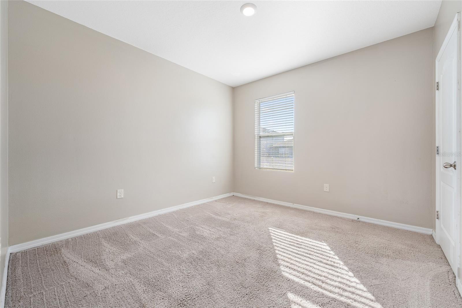 Image 25 of 49 For 305 Meadowbrook Boulevard