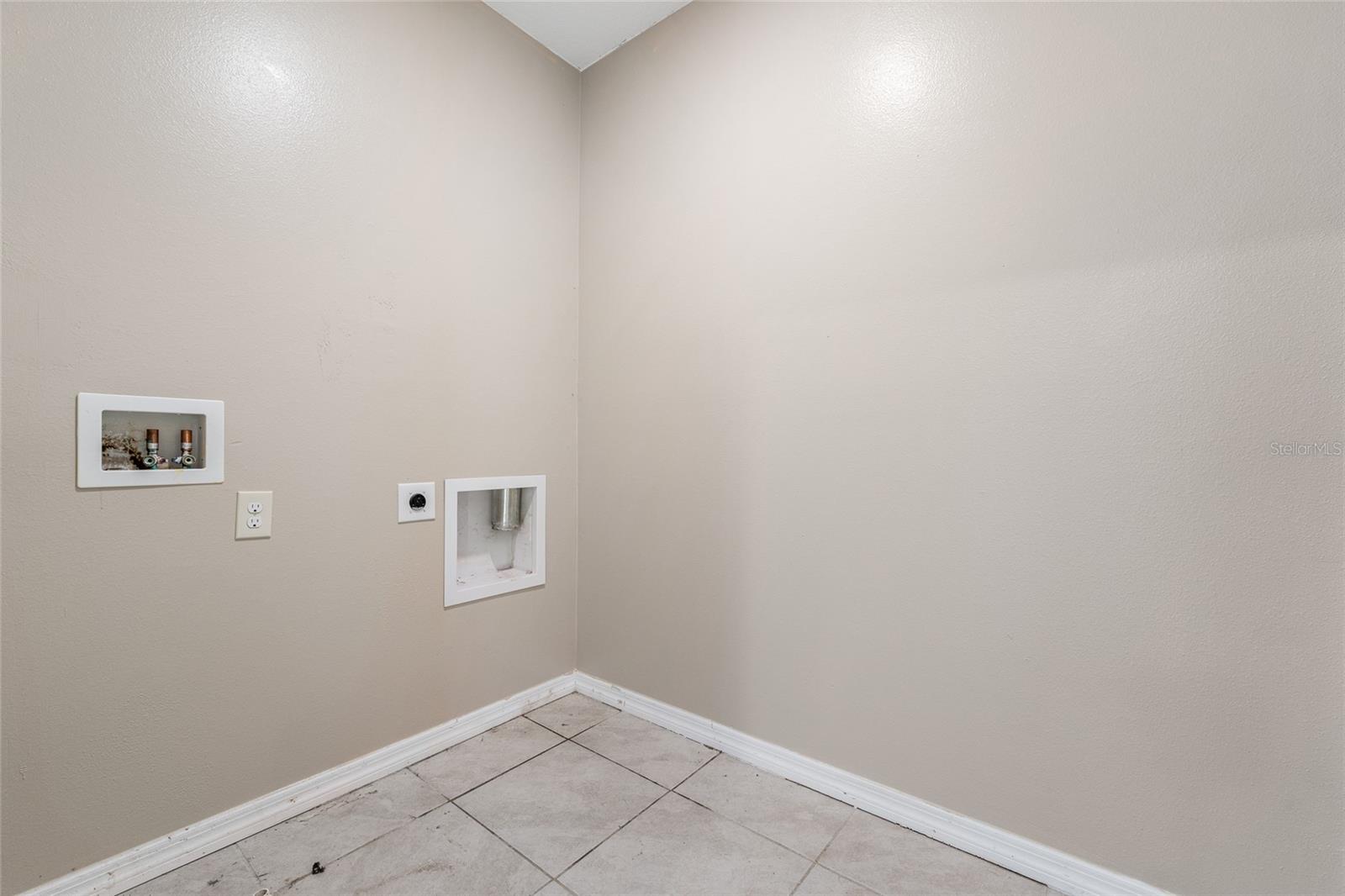 Image 26 of 49 For 305 Meadowbrook Boulevard