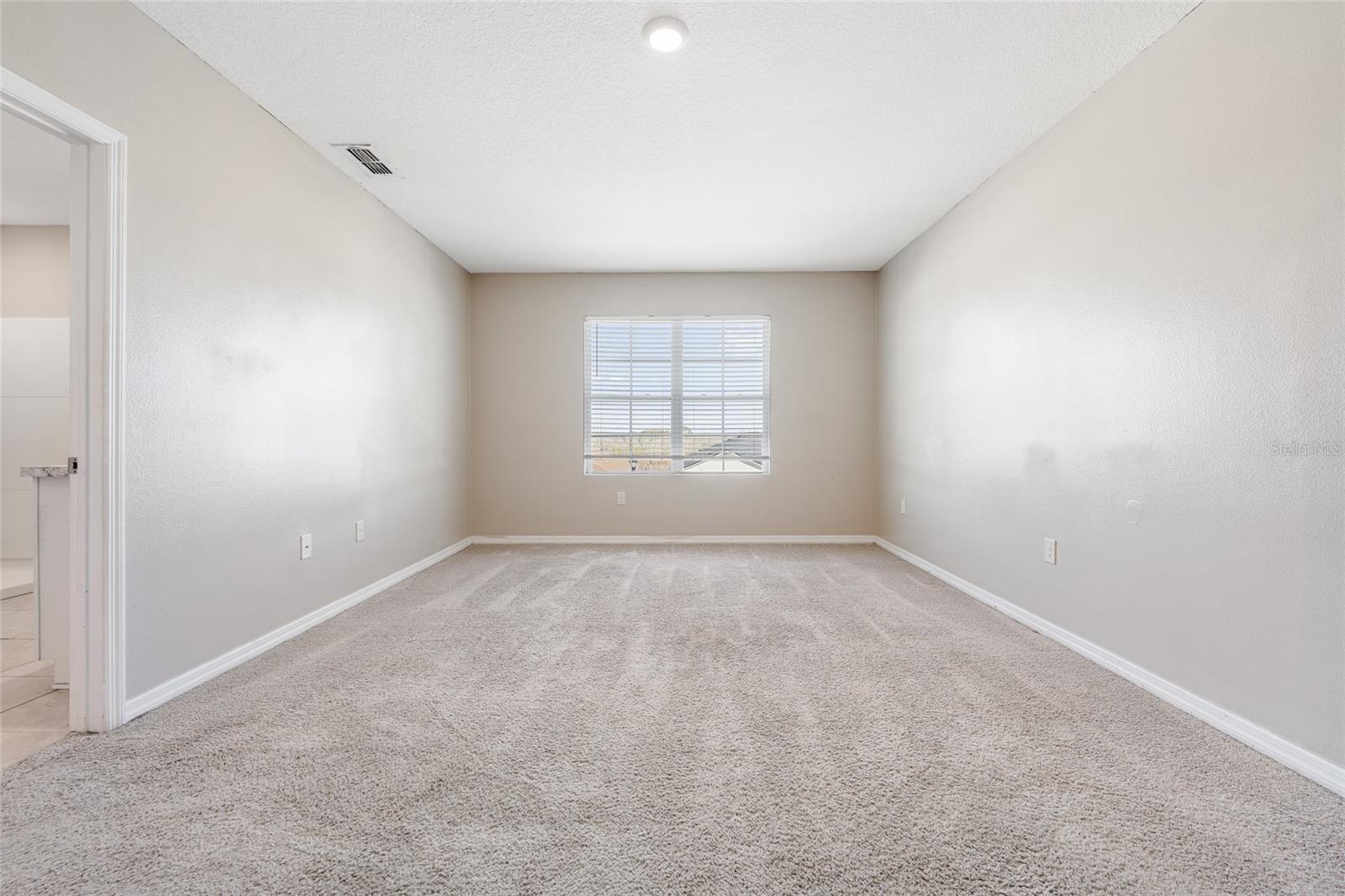 Image 27 of 49 For 305 Meadowbrook Boulevard