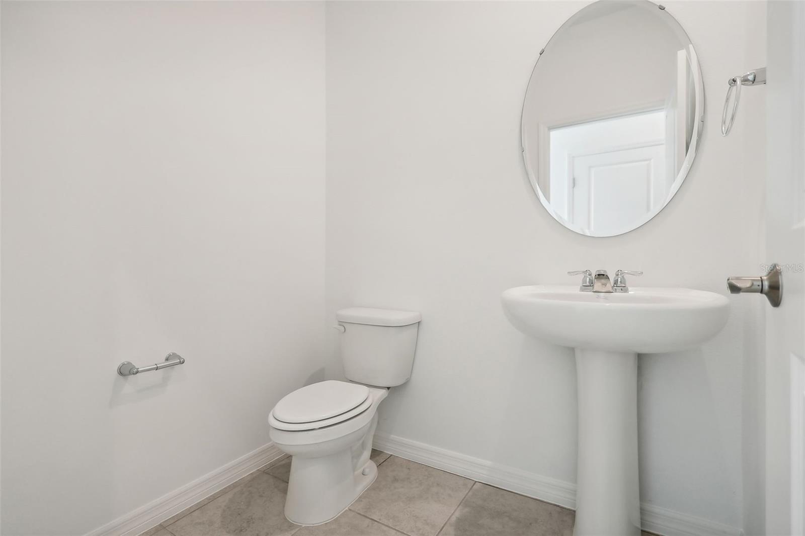 Image 15 of 33 For 877 Castleford Avenue Ne