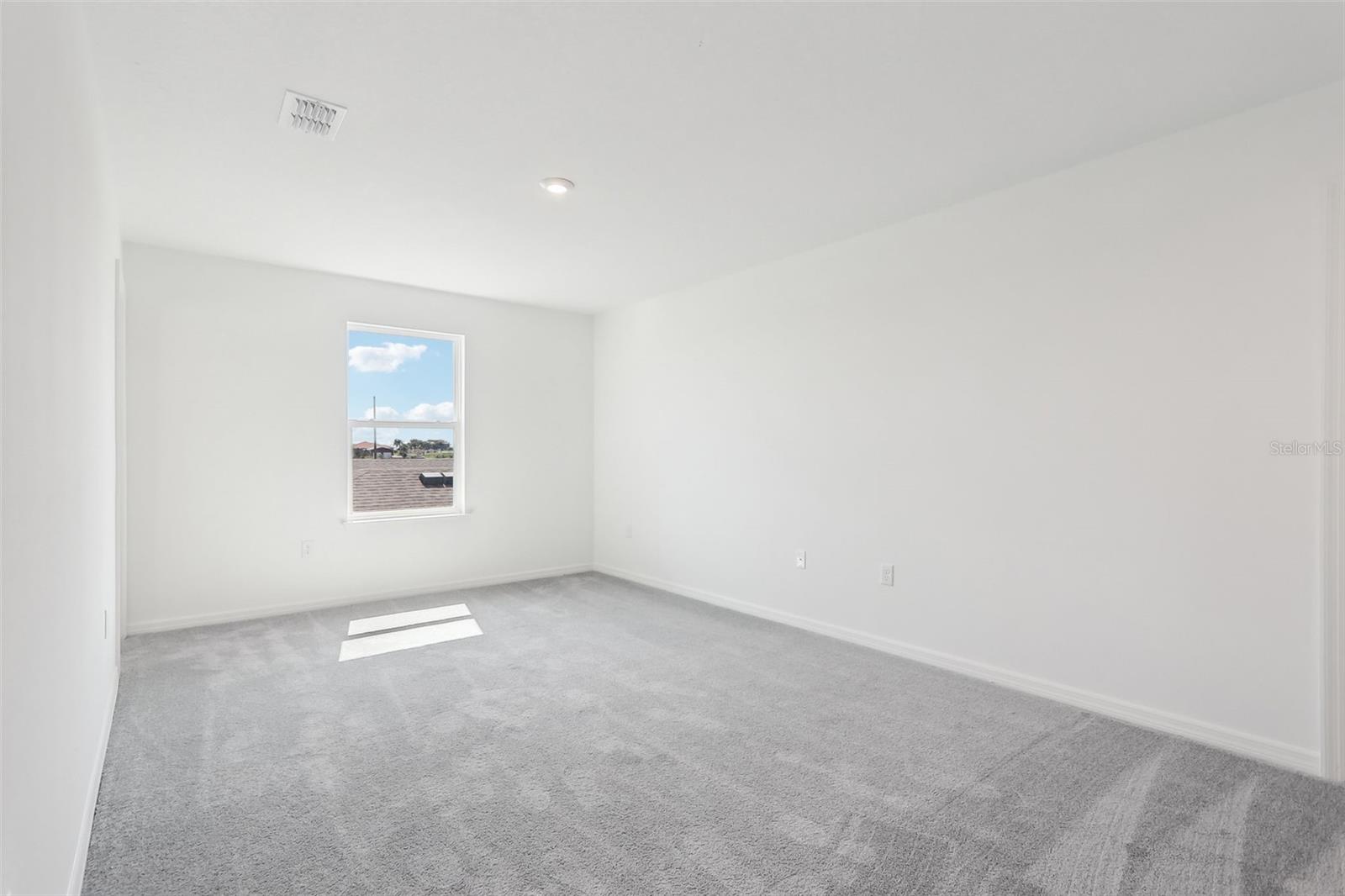 Image 19 of 33 For 877 Castleford Avenue Ne