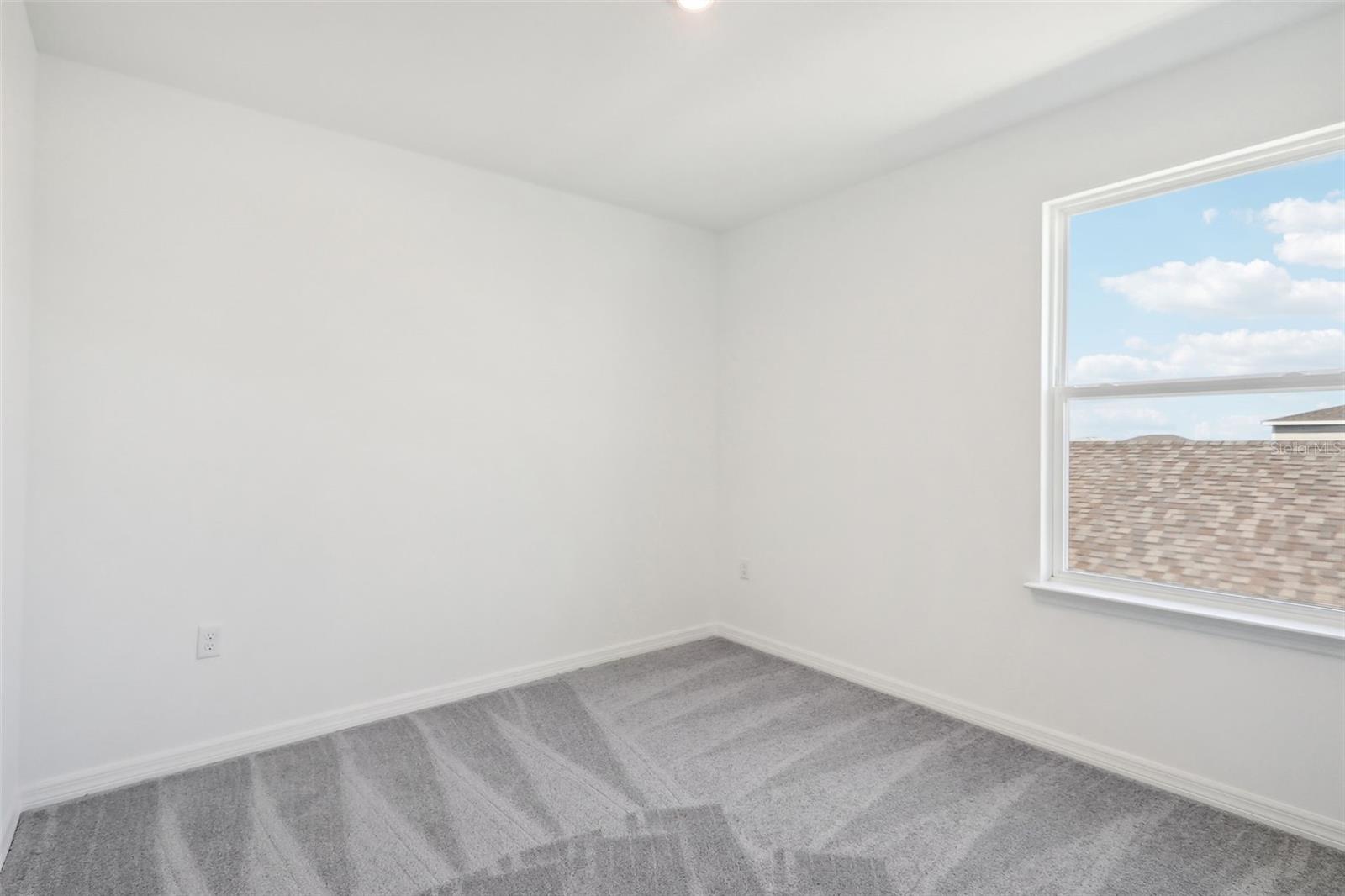 Image 21 of 33 For 877 Castleford Avenue Ne