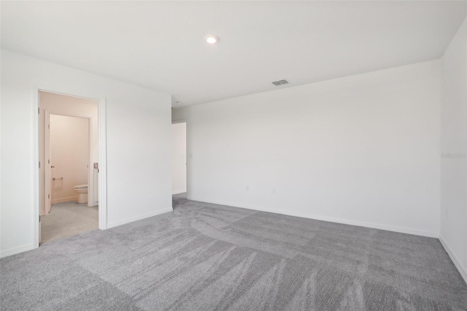 Image 30 of 33 For 877 Castleford Avenue Ne