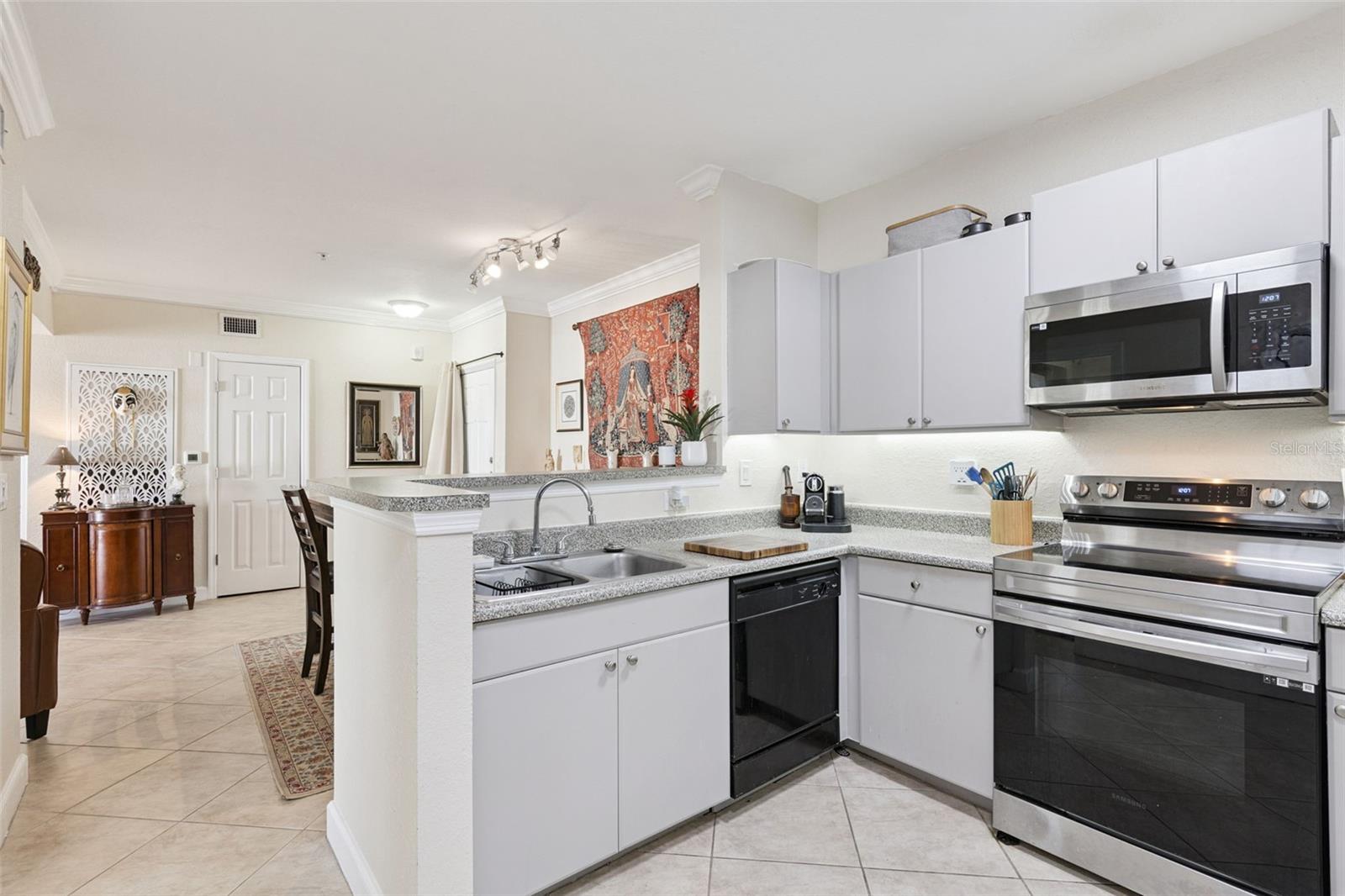 Image 8 of 33 For 204 South Street 6058